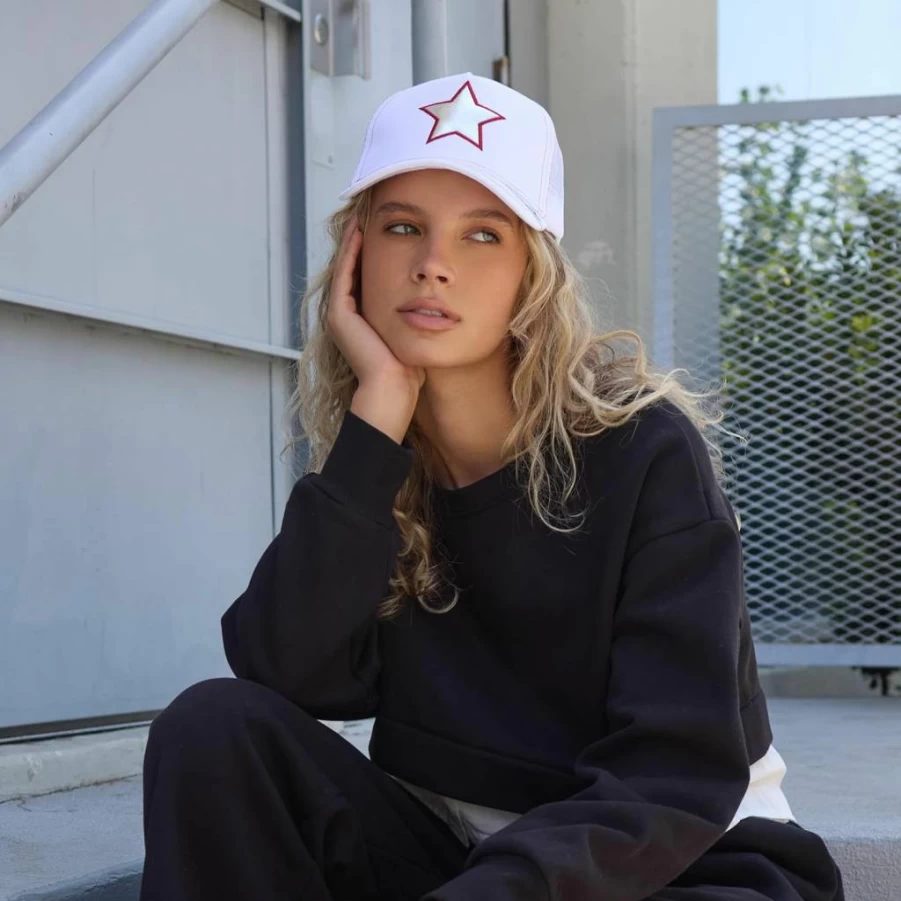 VINTAGE HAVANA Retro Snapback Trucker Hat for Men & Women - Adjustable Mesh Baseball Cap with Classic Logo