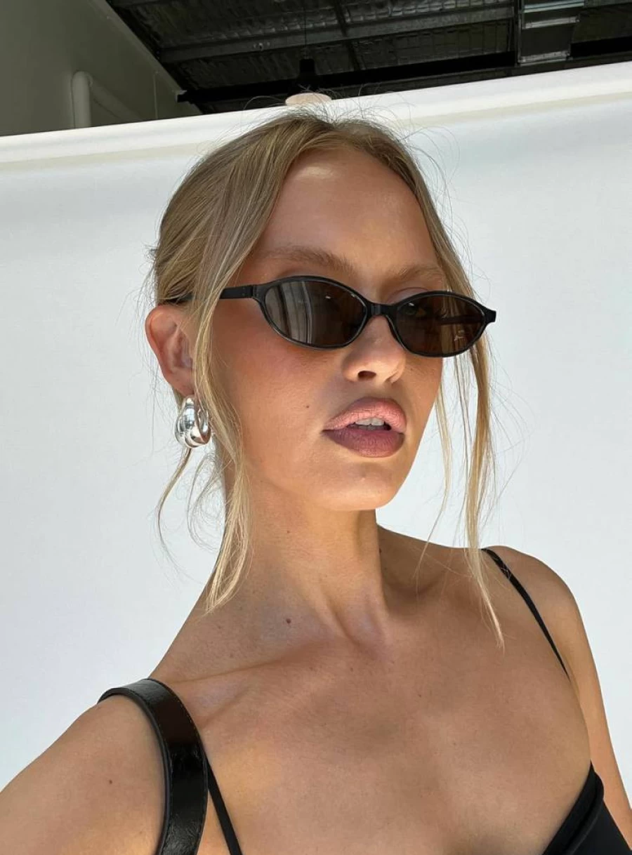 GUVIVI Retro Oval Cat Eye Sunglasses for Women 90s Vintage UV Protection Lightweight Narrow Shades Chic Sunnies
