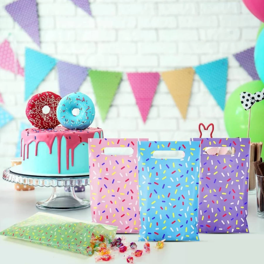 Sweetude 48-Piece Donut-Shaped Plastic Goodie Bags with Handles for Party Favors, Candy, and Summer Decorations – Bulk Treat Bags for Ice Cream & Confetti